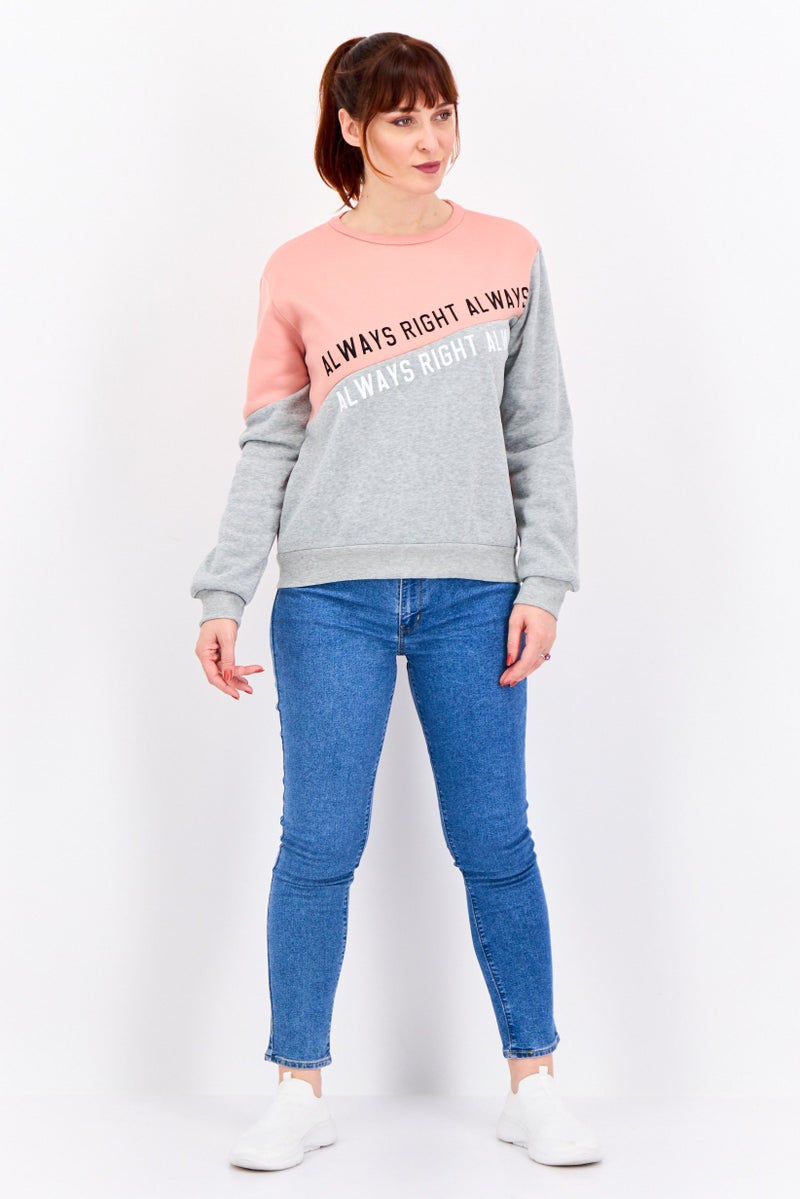 Buzz سويت شيرت نسائي بأكمام طويلة وياقة دائرية بطباعة جرافيك، خوخي - Image 2